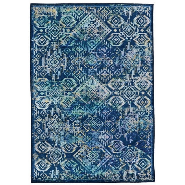 Tapis Emerald Duluth Navy & Teal 5 Pieds x 7 Pieds pour Aire, en polyester à Poil Ras, Présentant un Motif Géométrique Traditionnel Détaillé en Losanges en Bleu Marine et Sarcelle. Il a des Bords Surpiqués, un Endos en Feutre avec des Poignées en Caoutchouc pour la Stabilité, et une Finition Légèrement Brillante. Convient aux Entrées, aux Zones à Fort Passage, et comme Tapis d'Accent dans les Petits Espaces.