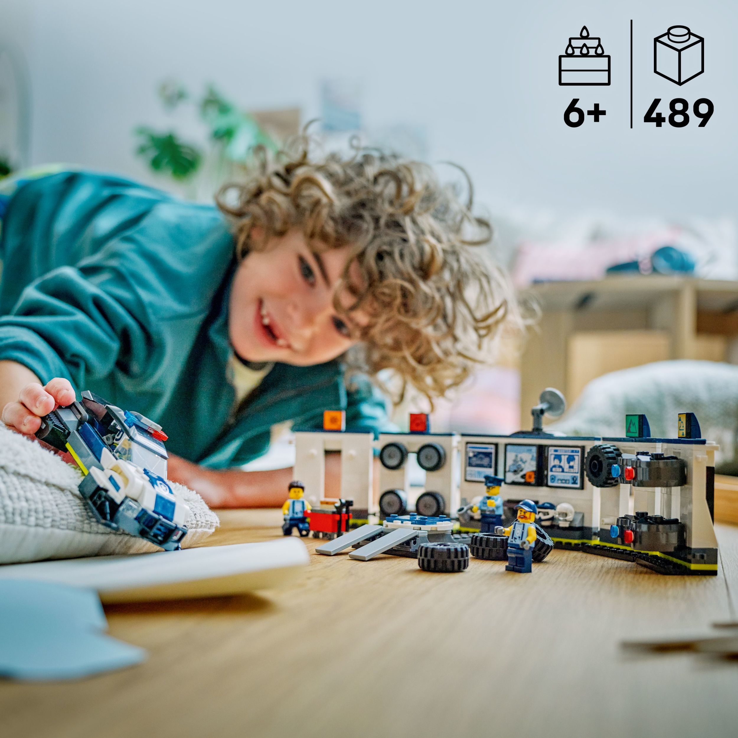 LEGO City Le Garage de Personnalisation de Voitures de Police, Ensemble pour Héros de la Vie Réelle 60457