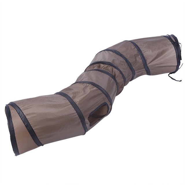 Jouet pour Chat en Polyester en Forme de S avec Cadre en Acier, un tunnel Courbé pour Chat Mesurant Environ 113x25,5x25,5 cm (44,5x10x10 Po). le tunnel en Polyester Brun Présente Deux Ouvertures Circulaires au Milieu pour le Jeu Interactif et l'Observation. Il Est Soutenu par une structure à Ressort Solide et Solide Qui Est Cousue de Façon Sécuritaire pour Empêcher les Éclats. le tunnel Est Léger, Facile à Nettoyer et Peut Être Rangé Facilement Lorsqu'il