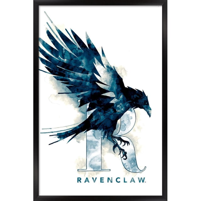 Le Monde des Sorciers : Harry Potter - Affiche Murale du Logo de la Maison Illustrée Serdaigle, 14,725 Pouces x 22,375 Pouces Présente une Affiche Encadrée Lustrée avec un Corbeau Aquarelle Bleu en Vol au-Dessus d'Une Grande Lettre R et un Texte « Serdaigle » Ci-Dessous, Convient pour Décorer des Chambres, des Bureaux Ou des Dortoirs comme art Mural.
