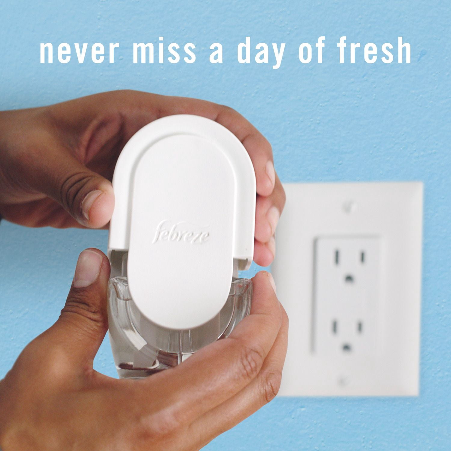 Febreze Désodorisant à Brancher, Recharge d'Huile Parfumée Anti-Odeurs, Parfum Rêves de Lavande, 3 Recharges