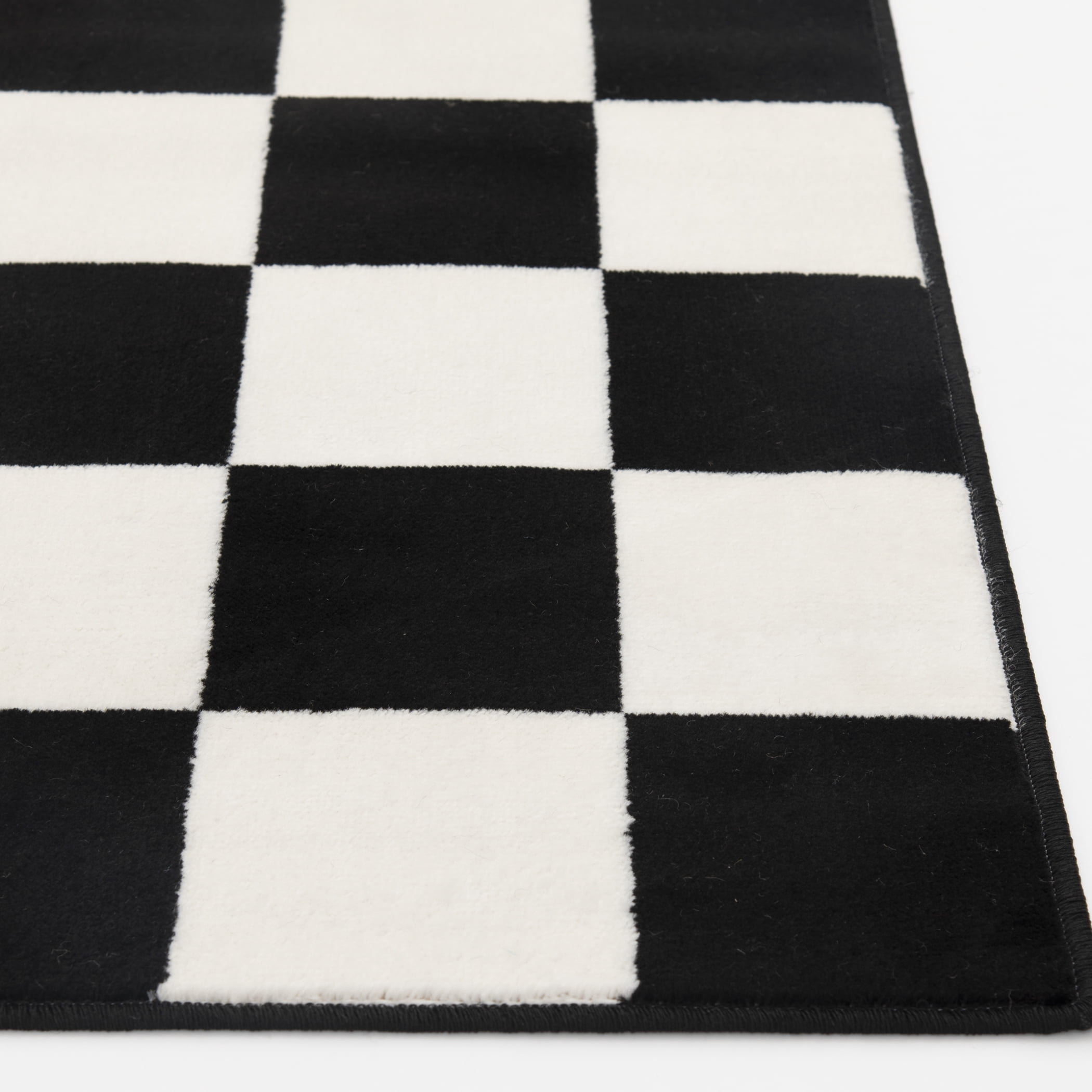 Tapis décoratif Mainstays Kids Checker à poils courts noir et blanc, 90 x 150 cm, recommandé pour le couloir, la chambre, la cuisine et la buanderie.