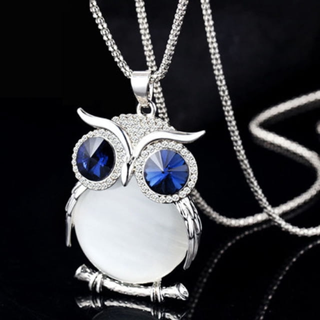 EGNMCR Colliers et Pendentifs Femme Collier Pendentif Hibou en Strass Présentant un Motif Hibou Ton Argent avec des Strass Étincelants et des Yeux en Cristal Bleus Frappants. le Pendentif Mesure 5,0 x 3 cm (2,0 x 1,2 Pouces) et Se Suspend sur une Chaîne de 45 cm (17,7 Pouces) de long. un Accessoire Élégant Convenant à Diverses occasions et une option de Cadeau Attentionnée.