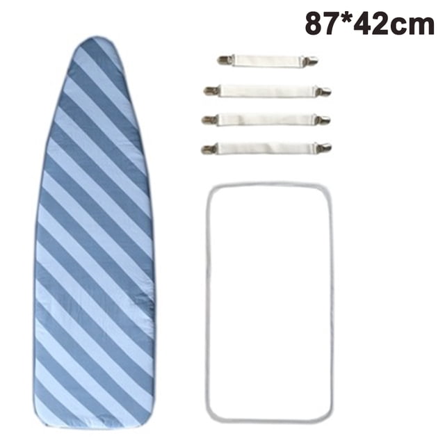 Housse pour Mini-Planche à Repasser avec Housse pour Fer et Coussinet Extra Épais, Montrée en Motif à Rayures Bleues, Mesurant 87x42 cm. Comprend Quatre Pinces de Fixation Antidérapantes et un Filet Isolant Thermique Anti-Brûlure. Fabriquée en Coton 100 % Naturel, Résiste aux Brûlures et aux Taches, et Convient aux Fer à Repasser à la Vapeur. Comprend une Sangle Élastique pour une installation Facile et un Ajustement Universel pour les Planches à Repasser d'Une Largeur de 35-40 cm et d'Une Longueur de 115-120 cm.