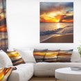 thumbnail image 1 of Coucher de Soleil Jaune sur une Plage Lugubre Plage Moderne, 1 of 3