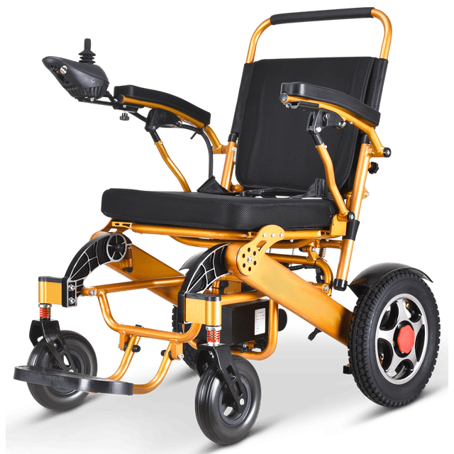 Fauteuil Roulant Électrique Portable Ultra Léger de Voyage 43 Lb au Total par Thrive Mobility. Cette Aide Médicale à la Mobilité Présente un design compact et Pliable avec un Cadre Doré durable et des Coussins d'Assise et de Dossier Respirants Noirs. Équipé d'Un Moteur Électrique CC intelligent Sans Balais, d'Une Pile au lithium Détachable avec une Autonomie de 12 Miles, et d'Une Télécommande Bluetooth pour une Utilisation Facile. Comprend des Dispositifs Anti-Basculement, une Ceinture de Sécurité et des Roues avant de 8 Pouces pour un Rayon de Rotation de 360°. Convient à Divers terrains comme l'Herbe, les Rampes et les Routes Cahoteuses. Dimensions