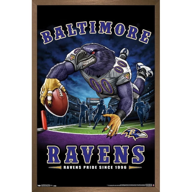 NFL Baltimore Ravens - Affiche Murale End Zone 17 Représentant la Mascotte des Baltimore Ravens, un Corbeau Violet en Chandail de football Blanc avec Numéro 00, Plongeant pour Marquer un Touché sur un Terrain de football Vert avec des Joueurs et un Tableau de Bord de Stade Lisant « touchdown », Encadrée du Texte Audacieux « Baltimore Ravens » et du logo de l'Équipe, Convient à une Oeuvre Murale à Thème Sportif.