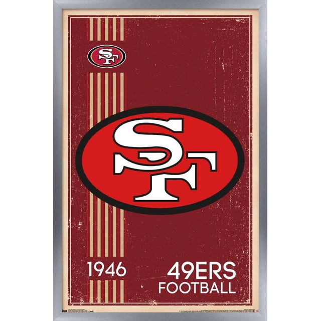 NFL San Francisco 49ers - Affiche Murale Logo Rétro 14, 22,375 Pouces x 34 Pouces Encadrée, Affichant un Fond Rouge vintage avec un Grand Logo Ovale San Francisco 49ers Blanc Découpé en Noir, des Rayures Verticales Dorées et Rouges sur la Gauche, et un Texte Blanc Lisant « 1946 49ers FOOTBALL » au Bas, Sertie dans un Cadre Argenté avec une Finition Satinée, Convient à la Décoration Murale de Maison Ou de Bureau à Thème Sportif.