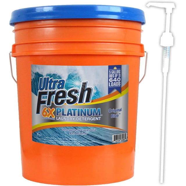Ultra Fresh 6X Platinum Détergent à Lessive Liquide de 5 Gallons en Bleu Original, Emballé dans un Seau en Plastique orange avec Couvercle Bleu et Distributeur à Pompe pour une Utilisation Facile. l'Étiquette Met l'Accent sur Son Pouvoir Nettoyant 6X, l'Élimination des Odeurs et la Capacité de Nettoyer jusqu'à 640 Brassées. Haute Efficacité (HE) Certifié, compatible avec Toutes les machines à Laver et les Fosses Septiques. Dimensions Sont 13 x 13 x 14,5 Pouces, Pesant 43 Livres.