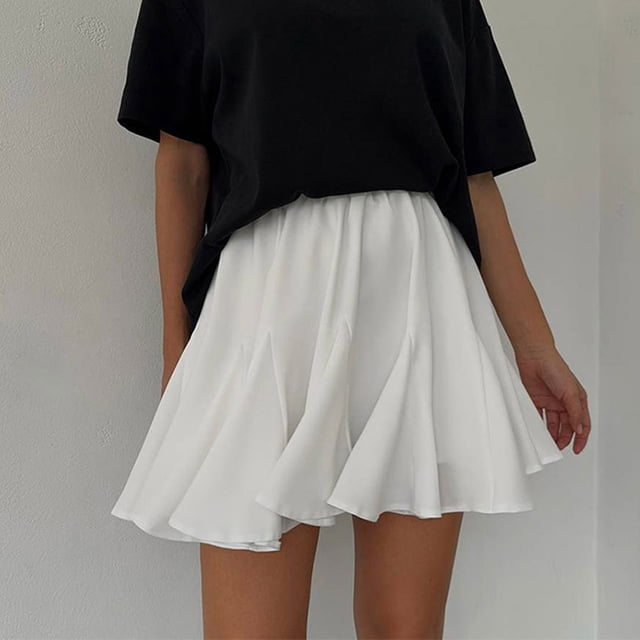 FcBaudy Jupes pour Femmes, avec une Mini-Jupe Plissée patchwork Décontractée d'Été en polyester Blanc et spandex. La Jupe Légère et Douce a un design Taille Haute, Assortie à un Haut Noir pour un Style Estival chic. Convient aux Tenues Décontractées, Y Compris les Rendez-Vous, les Vacances et les Promenades, Offrant des options de Style Polyvalentes.