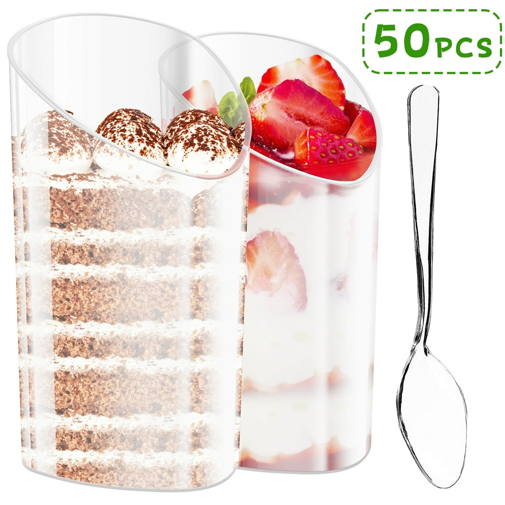 50 Pcs Tasses à Dessert avec Cuillères 80ML/2.7oz Tasse à Apéritif Inclinée Mini Tasses à Parfait Transparentes Réutilisables en Plastique Tasse à Mousse Empilable Tasse à Puddings pour Fête à la Maison Dessert