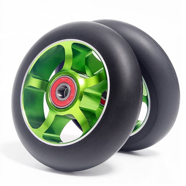 2 Pcs Roues de Rechange pour Trottinette 100 mm avec Roulements, Dotées d'Un Noyau en Alliage d'Aluminium Vert et d'Un Matériau PU Résistant à l'Usure. les Roues Sont Compatibles avec la Plupart des Trottinettes Acrobatiques et freestyle et Incluent des Roulements de Haute Précision en Couleurs Aléatoires. l'Ensemble Comprend Deux Roues.