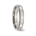 thumbnail image 4 of Bague Alliance pour Homme en Titane 5 mm Ajustement Confortable Bord Nervuré, 4 of 5