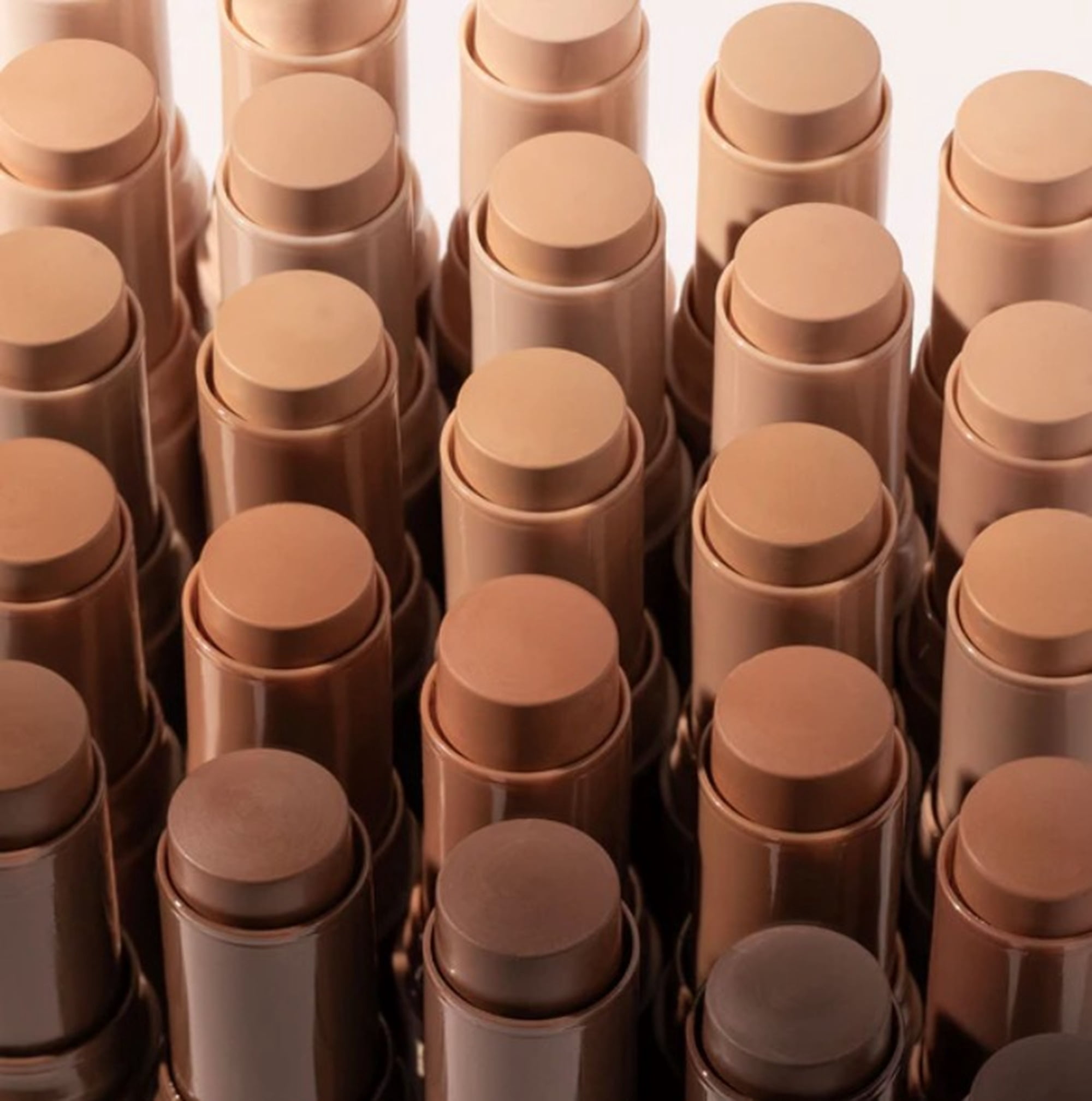 Milani - Conceal + Perfect Blur Out Skin Tint - 09 Light Medium avec nuance dorée beige - 1 pièce