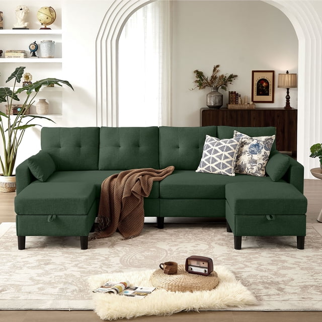 Jarenie Canapé Sectionnel Moderne avec Méridienne Réversible Vert, avec design en U et Quatre Places. le Canapé Comprend des Coussins à Double Couche pour le Confort, des Dossiers Ajustables et des Accoudoirs Rembourrés de Mousse Douce. Il Est Présenté dans un Décor de Salon Douillet avec des Coussins Décoratifs, une Couverture Jetée et un Tapis Ton Neutre. le Canapé Est Conçu avec un Cadre en Bois Massif Robuste et Offre Deux Grands Espaces de Méridiennes pour Se Détendre. les Coussins Sont Amovibles et Lavables à la machine pour un Entretien Facile.