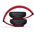 thumbnail image 3 of Casque d'Écoute Circum-Auriculaire Sans Fil à Réduction de Bruit Restored Beats Studio3 - Puce W1, Bluetooth Classe 1, 22 Heures d'Écoute, Microphone Intégré - (Defiant Black-Red), 3 of 10
