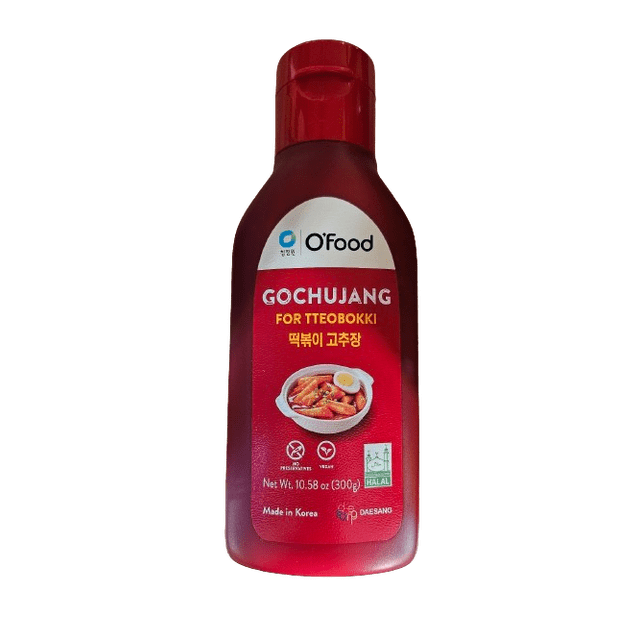 TOPOKKI Piment PASTE dans une Bouteille Compressible en Plastique Rouge avec Bouchon à Rabat, Étiqueté O'food Gochujang pour Tteobokki Montrant un Bol de Ragoût de Gâteau de Riz Coréen Épicé avec Oeuf Dur, Poids net 10.58 oz (300g), Fabriqué en Corée, Icônes Véganes et Sans Agents de Conservation Visibles, Soupes et Ragoûts Utilisés Souvent pour Ajouter une Saveur Coréenne Authentique.