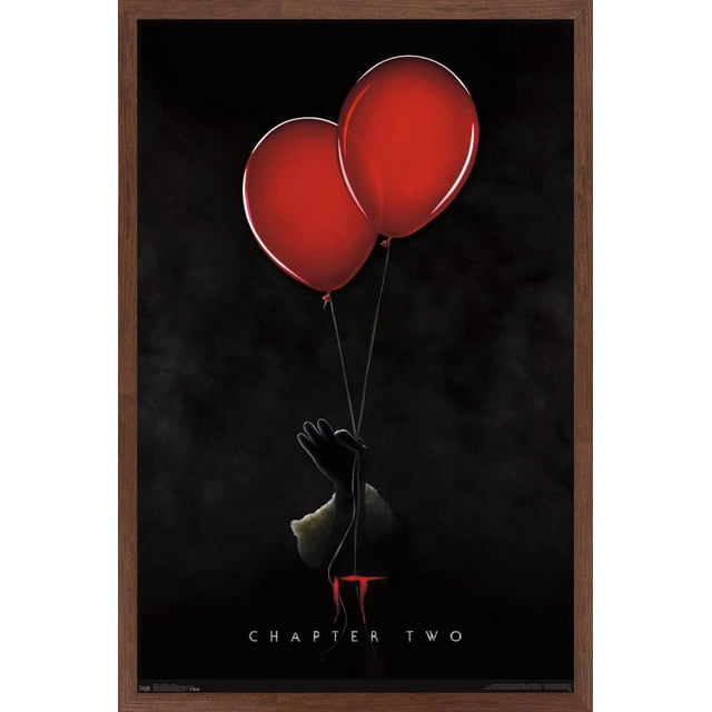 IT : Chapitre 2 - Affiche Murale Teaser One Sheet, 22,375 Pouces x 34 Pouces Encadrée, Montre une Main Gantée Sombre Centrée Tenant Deux Ballons Rouge Vif sur un Fond Noir avec Texte « IT Chapitre Deux » Ci-Dessous. Cette Affiche Murale Trends International Convient à la Déco de la Maison, aux Dortoirs Ou aux Bureaux et Ajoute une Déclaration Visuelle Audacieuse.