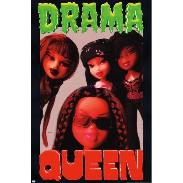 Bratz : Scream - Affiche Murale de Drama Queen Mettant en Vedette Quatre Poupées Bratz aux Coiffures et Tenues Distinctes sur un Fond Clair, avec du Texte « Drama » Vert Goutte à Goutte en Haut et du Texte « Queen » Rouge Audacieux en Bas, Imprimée sur Papier d'Affiche Lustré, Convient à la Décoration de Chambre Ou de Dortoir.