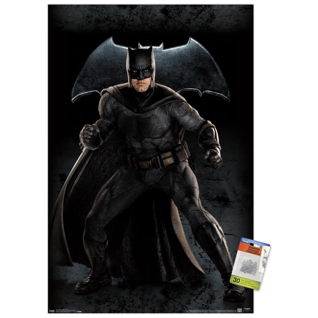 DC Comics Film - La Ligue des Justiciers - Affiche Murale Batman, 14,725 Pouces x 22,375 Pouces Encadrée, Représentant Batman en Combinaison Texturée Sombre et cape dans une Posture Puissante avec des Poings Serrés, Ensemble devant un Symbole de Chauve-Souris Lumineux sur un Fond Sombre, Parfait pour la Déco Murale de la Maison.