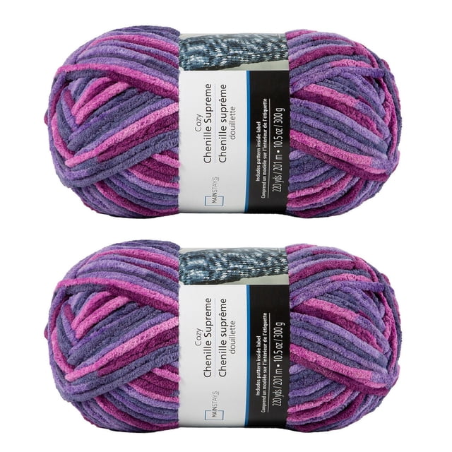 MAINSTAYS Lot de 2 Fils de Polyester Violets Montrant Deux Écheveaux de Fil Style Chenille dans des Teintes Violettes et Roses. Chaque Écheveau Contient 220 yards (201 m) de Fil 100 % Polyester de Calibre jumbo Pesant 10,5 Onces (300 g), Convient au Tricot de Couvertures, d'Oreillers et d'Écharpes.