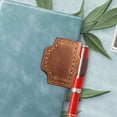 thumbnail image 1 of Marque-Page Magnétique Clip en Cuir avec Porte-Stylo Multifonction Matériau Marron Accessoire de Lecture en Cuir Pu Design Rétro Marron, 1 of 5