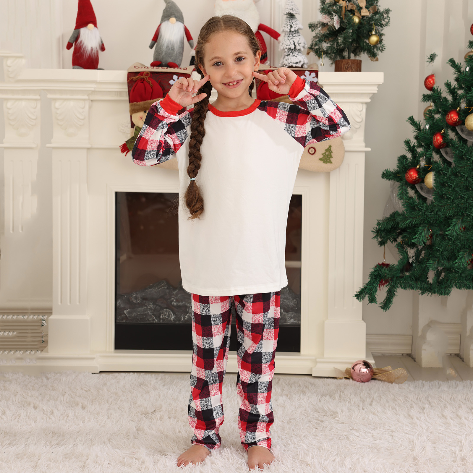 TIMIFIS Pyjamas de Noël Assortis pour la Famille Ensembles Garçons Filles Vêtements de Nuit Père Noël Renne avec Haut à Lettres et Pantalon à Carreaux Rouges Tenue de Détente des Fêtes de Noël