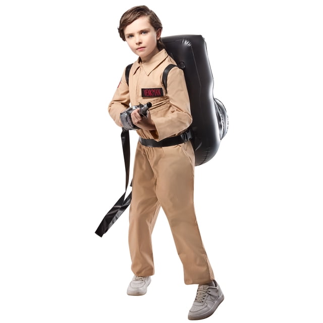 Costume de Combinaison Classique Beige Ghostbusters pour Enfants par Rubies Comprenant une Combinaison Beige en polyester à Fermeture Éclair avec des Bretelles Noires Ajustables et une Ceinture à la Taille, un Écusson Nom Venkman sur la Poitrine, des Poches Zippées, et un proton pack et blaster Noirs Gonflables, à Porter avec des Espadrilles Blanches, Convient pour l'Halloween et les Déguisements à Thème.