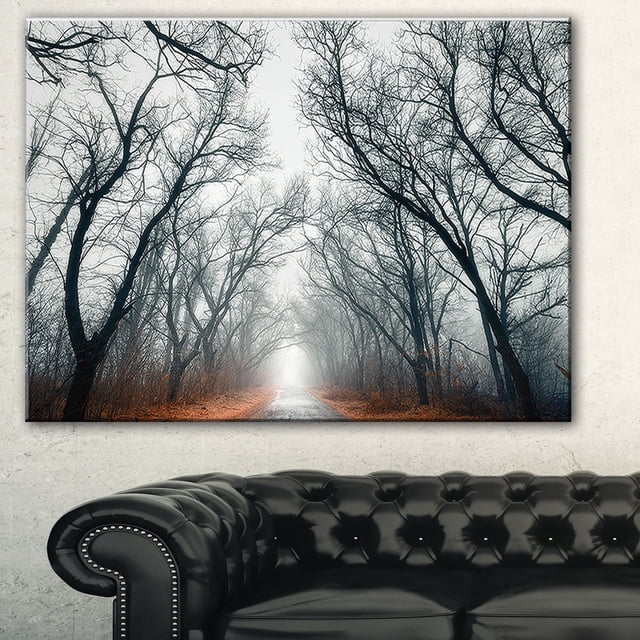 Design Art Route Mystique dans un Paysage Forestier Impression sur Toile Photo sur Toile de Coton Enveloppée pour Galerie Montrant un Sentier Forestier Brumeux Bordé d'Arbres Nus et de sous-Bois Orange-Brun, Prêt à Accrocher comme Art Mural en Déco Maison.