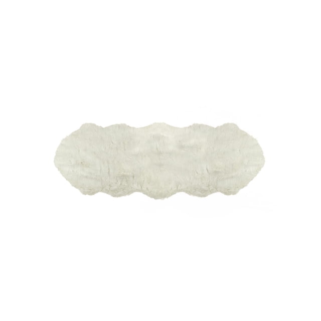 GORDON FAUX SHEEPSKIN RUG 2 Pieds X 6 Pieds Montré par-Dessus, Présentant une Forme Allongée Festonnée avec une Fourrure Acrylique FAUX Épaisse et Moelleuse en Blanc Cassé. Il a un Endos Antidérapant en Microsuède pour Usage Intérieur et une construction durable Capitonnée à la machine. Convient aux Chambres, aux Salons Ou comme Housse de Siège Douce, Offrant Chaleur et Entretien Facile à Laver à la machine.
