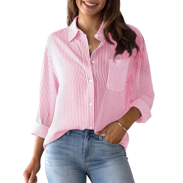 Chemisiers à Rayures pour Femmes à Boutons, Chemises Décontractées à Manches Longues par Charmo, avec un Motif à Rayures Verticales Rose et Blanc. Faits de 100 % polyester, Ce Chemisier Léger et Respirant Comprend un devant à Boutons, un Col en V et une Poche Poitrine Simple. les Manches Longues Sont Roulées pour un Style Décontracté, et la Chemise Est Assortie à des jeans Bleu Pâle. Convient pour une Tenue Décontractée, au Bureau Ou à l'Extérieur au Printemps, en Été et en Automne.