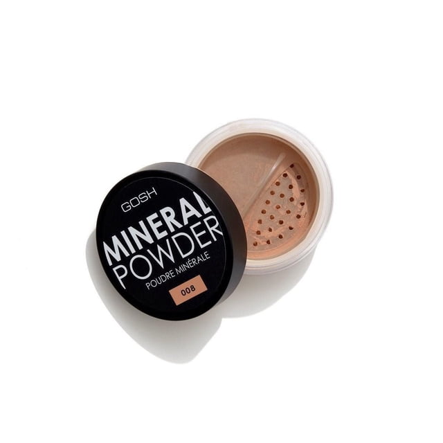 GOSH - Poudre Minérale - 008 Poudre Minérale Libre Beige dans un Pot Rond Transparent avec Couvercle Noir Étiqueté en Texte Blanc, Montrant une Teinte Beige Clair avec un Tamis pour une application Facile, Offrant une Couvrance Moyenne à Complète et une Finition Mate Naturelle, Sans Parfum Ni Parabènes, Convient pour Fixer le Maquillage.