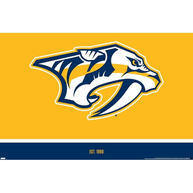 LNH Nashville Predators - Logo 21 Affiche Murale, 22,375 Po x 34 Po Montrant un Logo des Prédateurs de Nashville Centré avec une Tête de Tigre Stylisée à Dents de Sabre en Blanc, Bleu Marine et or sur Fond Doré avec une Bande Bleu Marine au Bas Lisant EST. 1998, Idéal pour la Déco de Chambre de fan de sports Ou de Bureau.
