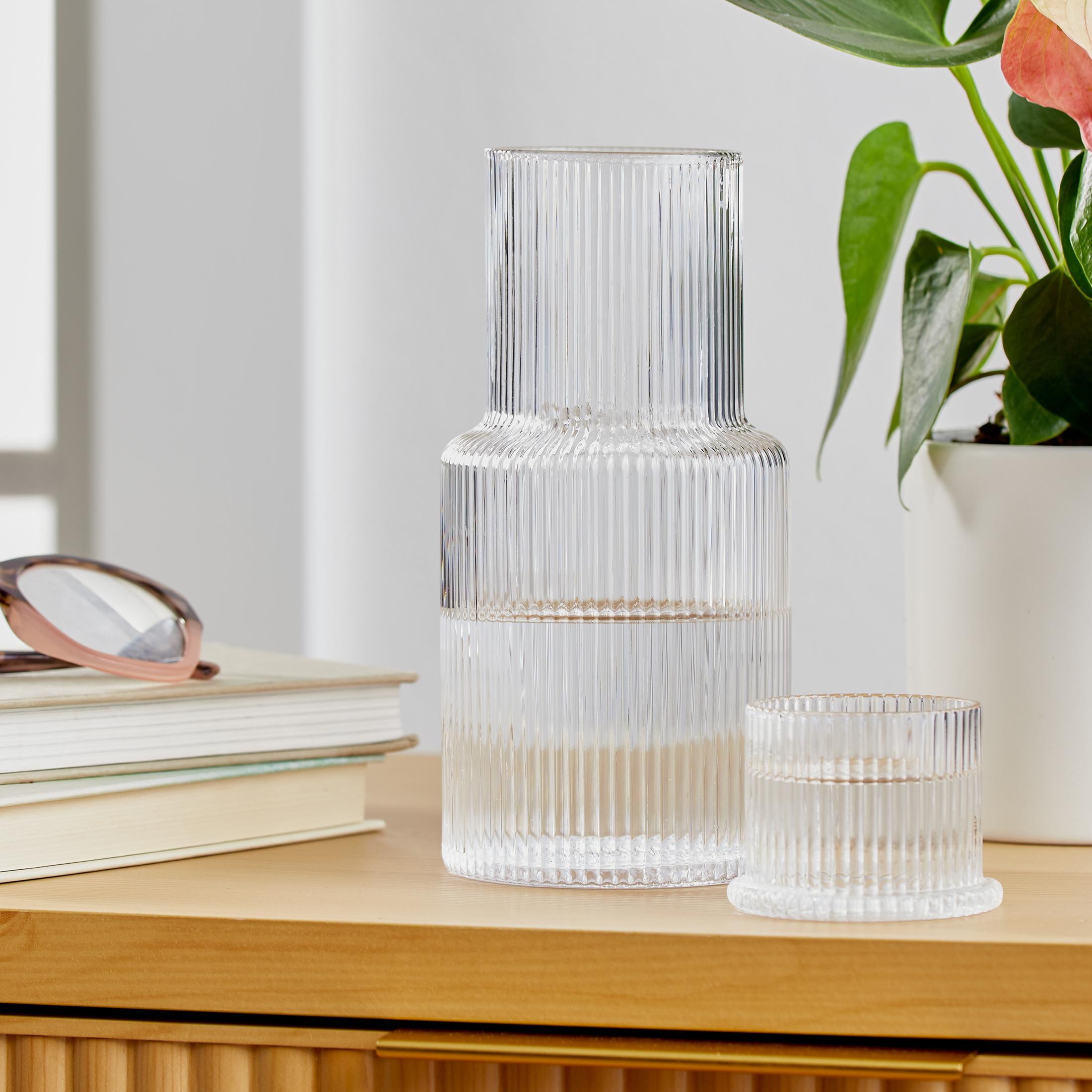 Better Homes & Gardens Glass Carafe à côtes de 30 oz, clair