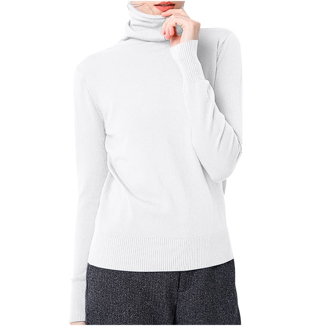 AherBiu Hauts d'Hiver pour Femmes Col Roulé Manches Longues Blouse en Coton Tricoté Chandail T-Shirts Basiques. Cette Blouse Col Roulé Blanche Présente des Poignets et un Ourlet Côtelés, Fabriquée à Partir d'Un Mélange Doux et Extensible polyester-spandex. Idéale pour une Tenue Décontractée Ou pour Superposer, Assortie à un Pantalon Gris Foncé.