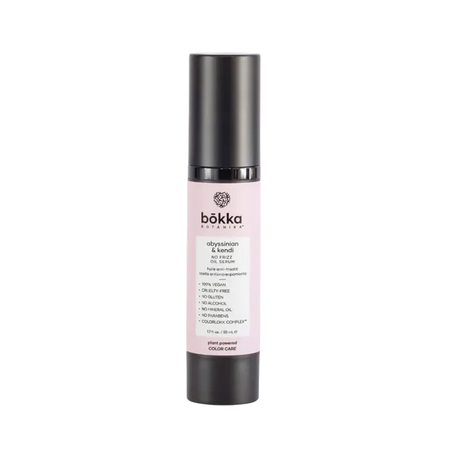 Bokka Botanika Sérum Abyssinian & Kendi No Frizz in a 1.7oz (50ml) bottle. The lightweight hair serum is designed to smooth frizz, seal split ends, and add shine while protecting hair from humidity and thermal styling. The bottle features a sleek black pump cap and a soft pink label with product details, including its vegan and cruelty-free formulation and COLORLOKK COMPLEX for colour protection.