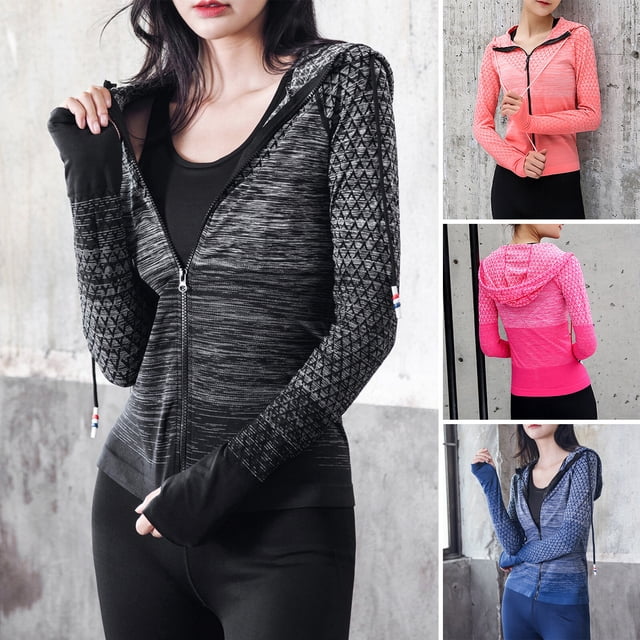 Vestes de Survêtement à Fermeture Éclair Complète pour Femmes à Capuche raglan à Manches Longues avec Trous pour les Pouces Légères Ajustées pour la Course, l'Entraînement, le sport, Chandail en Molleton de gym Vêtements d'Entraînement. Caractéristiques Incluant un Encolure à Capuche avec Cordon de Serrage, Détails d'Assemblage à Carreaux, et Tissu Évacuant l'Humidité pour le Confort Lors d'Activités comme le yoga, la Course et la Randonnée. Offertes en Couleurs comme le Noir, le Rose et le Bleu, Fabriquées en polyester et spandex Extensibles.