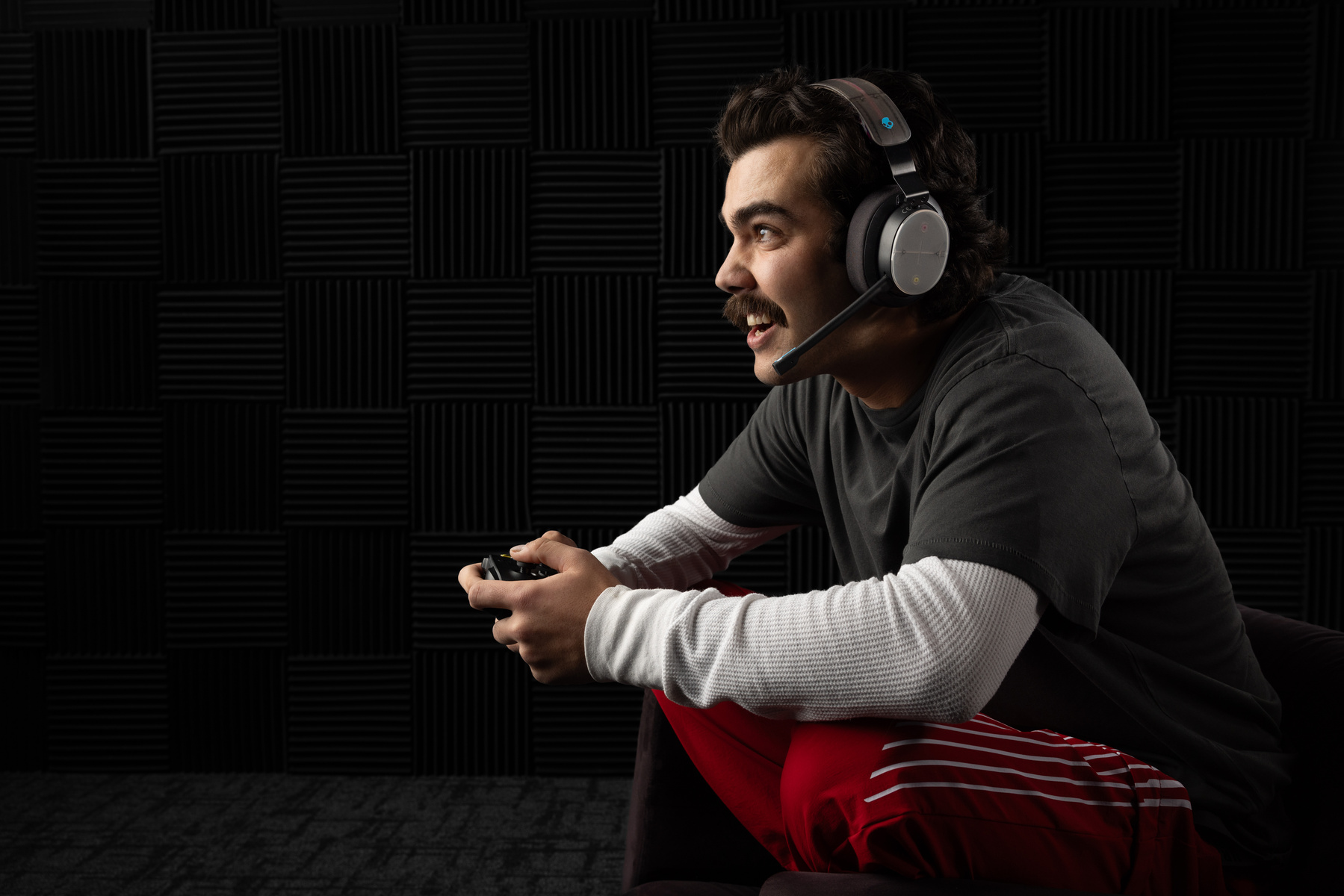 Skullcandy PLYR Over-Ear Wireless Gaming Headset