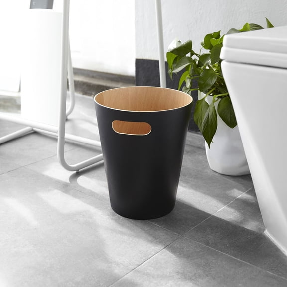 Umbra Woodrow Poubelle Capacité de 2 gallons (7,5 L), Noir / Naturel