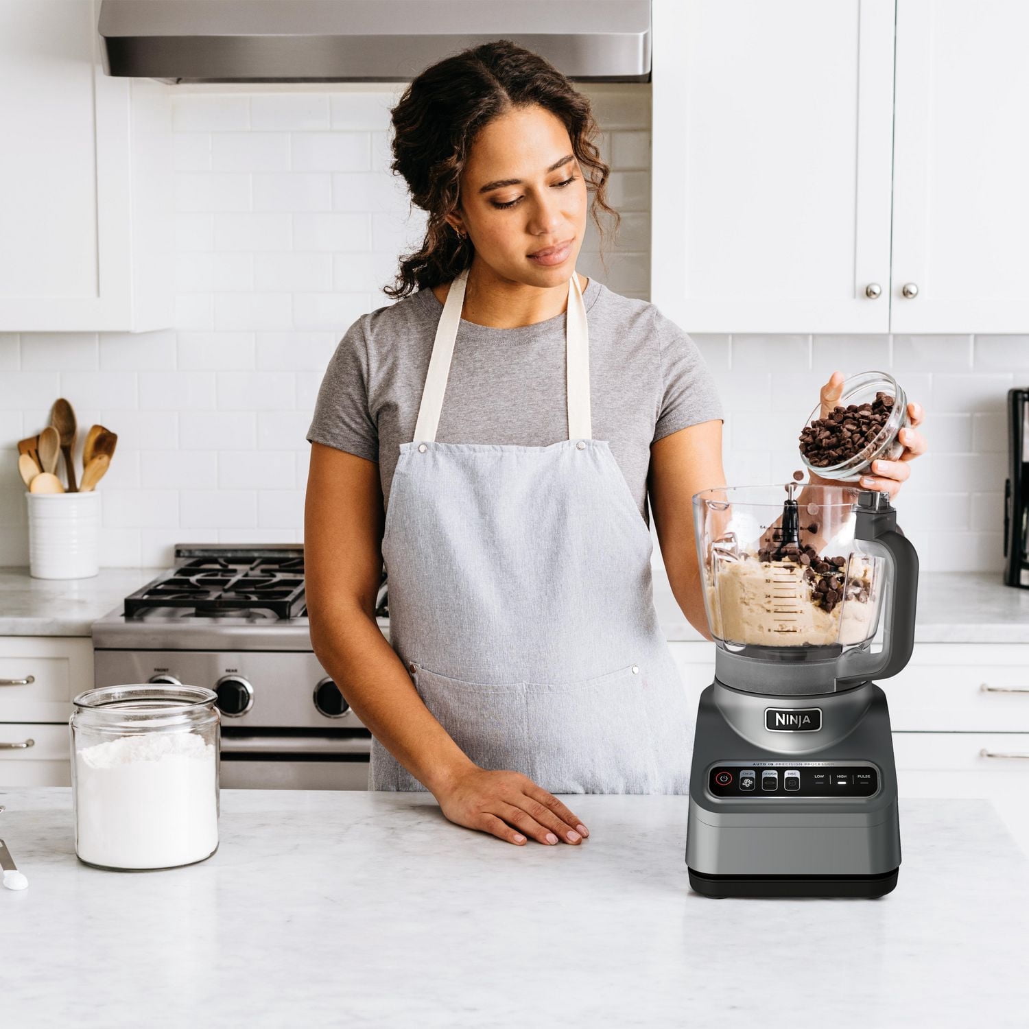 Ninja Professional Food Processor, 850 Watts, 9-Cup Capacity, Auto-iQ Preset Programs: Chop, Dough, Slice, Shred, BN600C