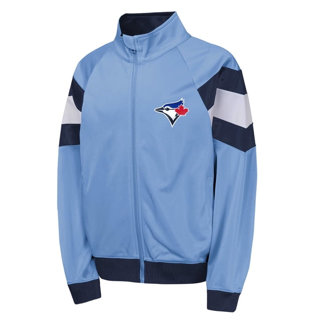 Veste de Survêtement à Manches Longues pour Jeunes Blue Jays de Toronto MLB Field General en Bleu Pâle avec Fermeture Éclair Intégrale à l'Avant, Col Montant et Ourlet et Poignets Côtelés. Présente un logo des Blue Jays Cousu sur la Poitrine et des accents chevron Bleu Marine et Blanc sur les Manches. Fabriquée en Coton Doux 100 %, Idéale pour les Journées de Match Ou les Tenues Décontractées.