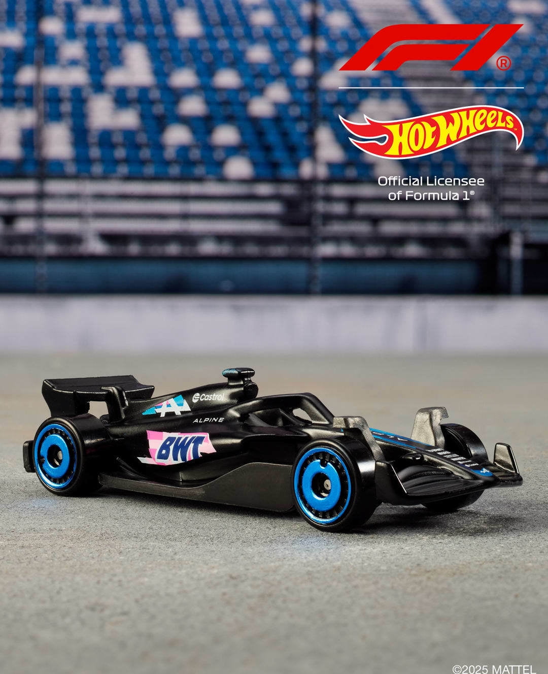 Hot Wheels Bundle -Formula 1 Sprint Race Circuit Track Set with 3 Die-Cast Toy Cars & Set of 5 Formula 1-Themed 1:64 Scale Die-Cast Toy Cars