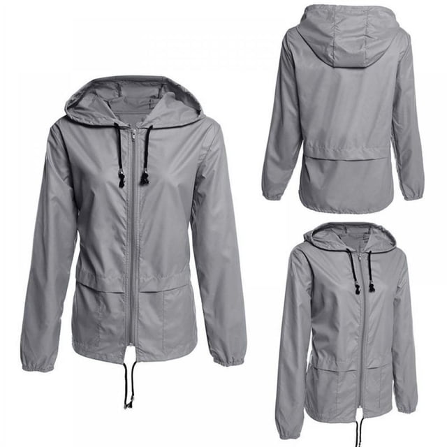 Veste de Printemps pour Femme, Veste Imperméable Mode, Manteau Isolé Coupe-Vent d'Extérieur en Bleu Foncé. Présente une Coupe Droite, Manches Longues Régulières et un Col à Capuche avec Fermeture Éclair. Conçue pour les Activités de Plein Air comme le camping, l'Escalade, le Vélo et la Pêche. Fabriquée en Tissu Imperméable, à Séchage Rapide, Respirant et Coupe-Vent. l'Image Montre une version Gris Pâle pour Référence.