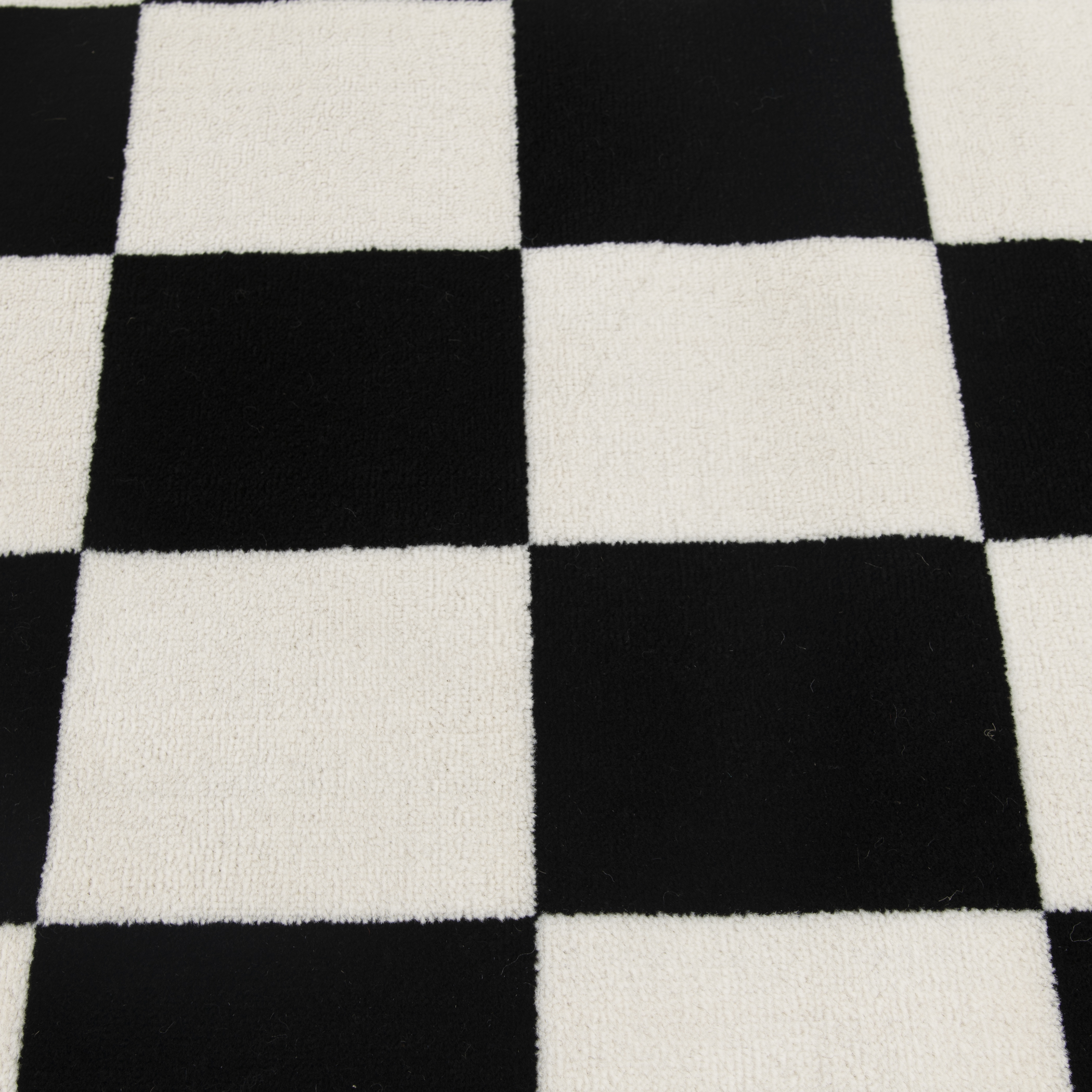 Tapis décoratif Mainstays Kids Checker à poils courts noir et blanc, 90 x 150 cm, recommandé pour le couloir, la chambre, la cuisine et la buanderie.