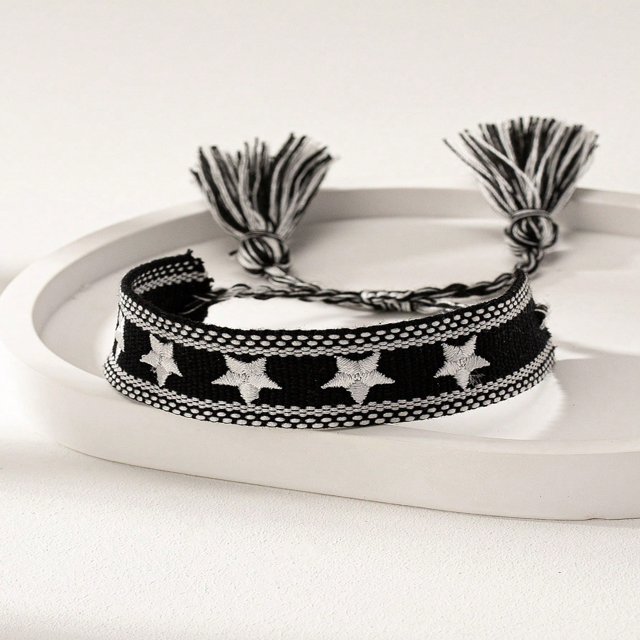 SNNROO 1 Pce Bracelet d'Amitié Boho Brodé avec Design Croix et Pompon pour Femmes