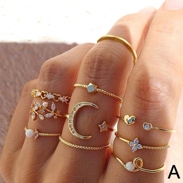 Bohemian Geometric Rings Knuckle Finger Rings Women S4 Fashion T0M7. A set of gold alloy rings designed for women, featuring intricate bohemian-inspired details such as a crescent moon, heart shapes, floral motifs, and geometric accents. Perfect for holiday parties or casual wear, displayed on fingers against a neutral background.