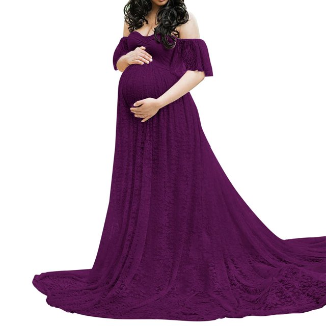 Vedolay Robe de Maternité d'Été, Robe Tube Maxi Sans Bretelles Froncée avec Poches, Rose, Taille M. Cette Robe de Maternité à Épaules Dénudées Présente un design Froncé, Longue et Fluide, et un Tissu Doux et Extensible Fait de 95 % de Rayonne et 5 % d'Élasthanne. Conçue pour la Grossesse et le Post-Partum, Elle Est Parfaite pour les occasions Décontractées, la Photographie, les Sorties à la Plage Ou les Événements de Printemps et d'Été. la Robe Est Présentée dans une Couleur Unie Violette avec Détails en Dentelle, Soulignant Son design Élégant et Confortable.