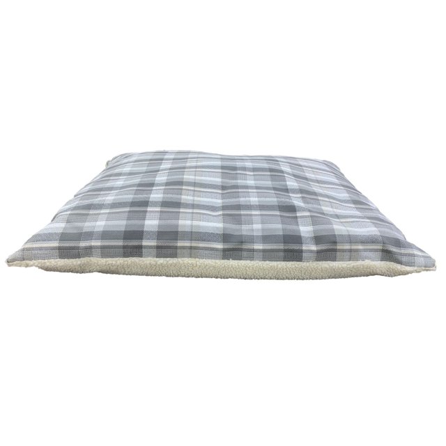 Vibrant Life Coussin-Lit pour Chien en Sherpa Moyen avec une Forme Rectangulaire, Dessus en Tissu jacquard à Carreaux Gris et Blanc, Dessous en Sherpa Doux, et Rembourrage en Fibre de poly Vert, Montré sous un angle Latéral Bas sur un Fond Blanc, Idéal pour les Chiens Moyens et Convient Aussi comme Coussin de Repos Confortable pour Animal de Compagnie.
