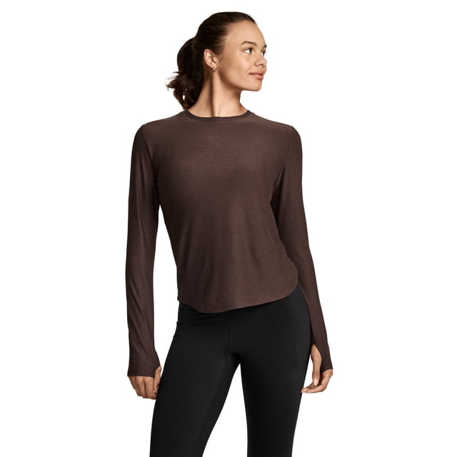 Jockey T-Shirt à Manches Longues EverActive pour Femmes, Coupe Ajustée Brun Foncé. Fabriqué en Mélange polyester-spandex Doux et Respirant, Offre de l'Élasticité pour un Confort Toute la Journée et une Facilité de Mouvement. Parmi les Caractéristiques, On Retrouve des Passe-Pouces pour Superposer et un Encolure Ras du Cou, le Rendant Idéal pour une Tenue Décontractée Ou une Superposition active.