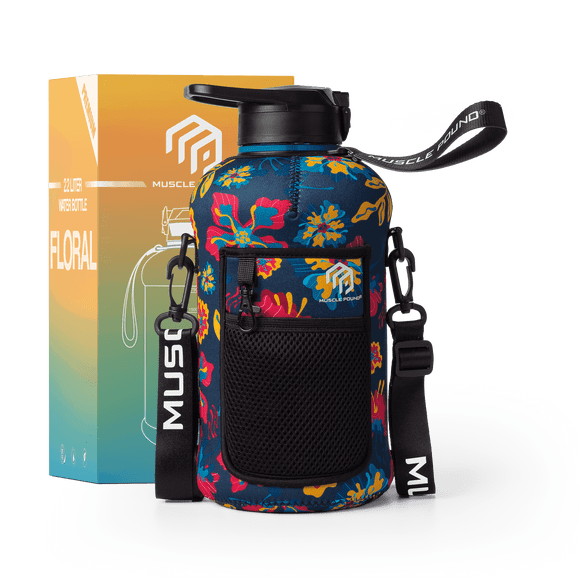 Bouteille d'Eau de 2,2 L d'Un Demi-Gallon avec Manchon de Rangement et Couvercle à Paille Couvert – Grand Contenant à Boisson Réutilisable Sans BPA avec Poignée - Grande Pichet de Sport, 2,2 Litres (74 Onces)